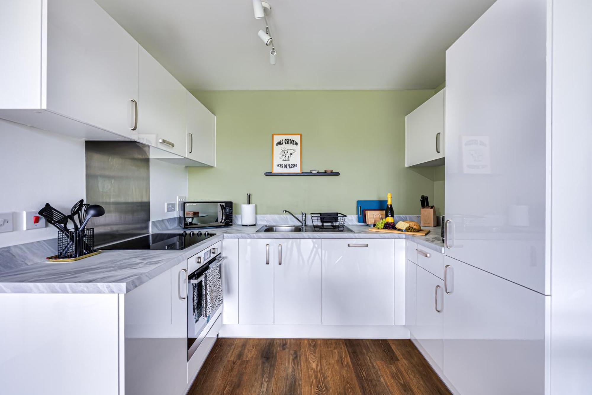 Penthouse Oasis: City Centre Retreat with Balcony and Entertainment Milton Keynes Exterior photo